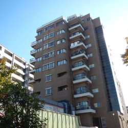 管理人常駐、11階建てマンション！
