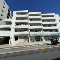 ルーフバルコニーなんと53.66㎡!! フルリノベーションマンション内見可です♪ ルーフバルコニーなんと53.66㎡!! フルリノベーションマンション内見可です♪